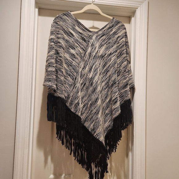 Vince camuto knit pancho faux saude fringe - Picture 6 of 6
